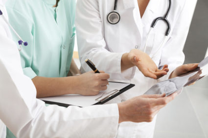 Ärzte besprechen die Diagnose